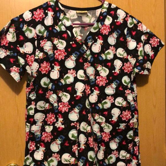 Tafford size medium scrub top snowman - Picture 1 of 4